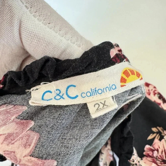 C&C California || Women's Botanica Soft V Neck Blouse Top Black Pink 2X - Picture 4 of 9